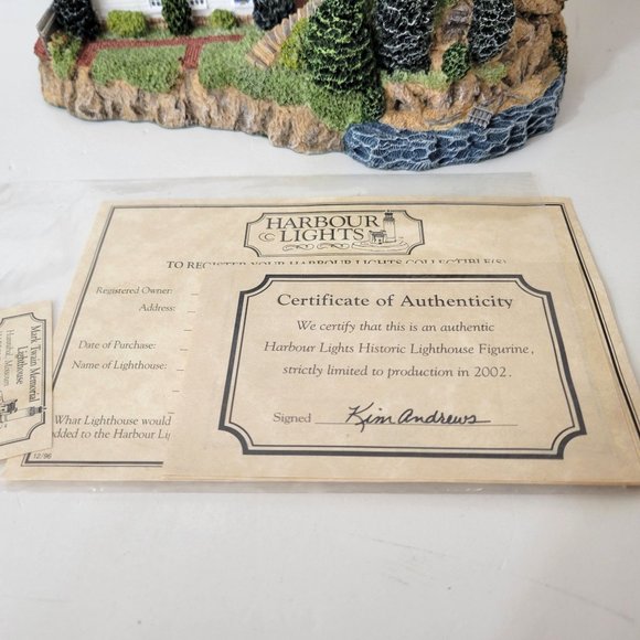 Harbour Lights Mark Twain Memorial Lighthouse Hannibal, Missouri #654, 2002 - Picture 6 of 12